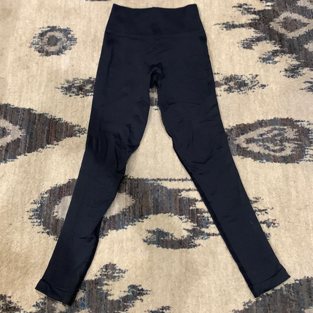 Lululemon NWOT black leggings. Size 4. Perfect condition!